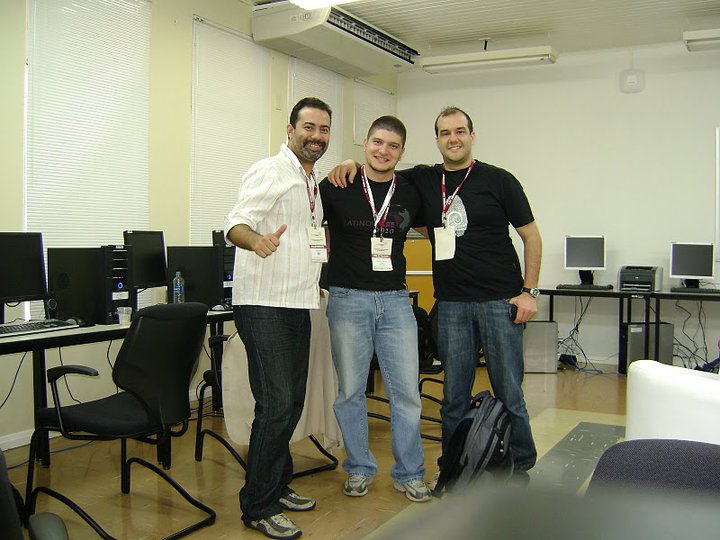 Jão (Espírito Livre), eu e Maçan (Latinoware 2010, Foz do Iguaçu - PR)