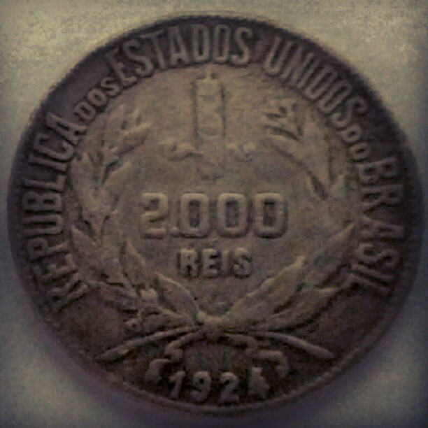 Reencontrei esta moeda hoje, era de meu avô. Guardo desde que ele faleceu em 86.